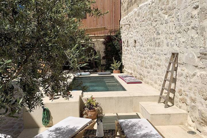 Location de vacances pour 6 personnes, avec balcon à Saint-Geniès-des-Mourgues