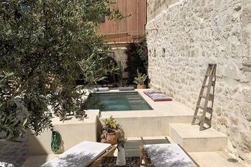 Location de vacances pour 6 personnes, avec balcon à Saint-Geniès-des-Mourgues