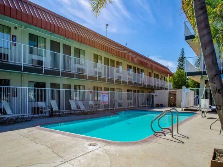Ganze Wohnung, Queensize-Bett | Mobile Klimaanlage | Badewanne | Nsmk in Fresno, Fresno County