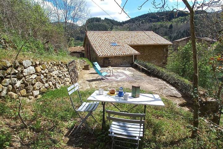Location de vacances pour 2 personnes, avec jardin et jacuzzi dans Saint-Martin-de-Valamas