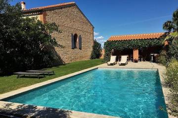 Agriturismo pour 12 personnes, avec piscine et jardin à Ortaffa