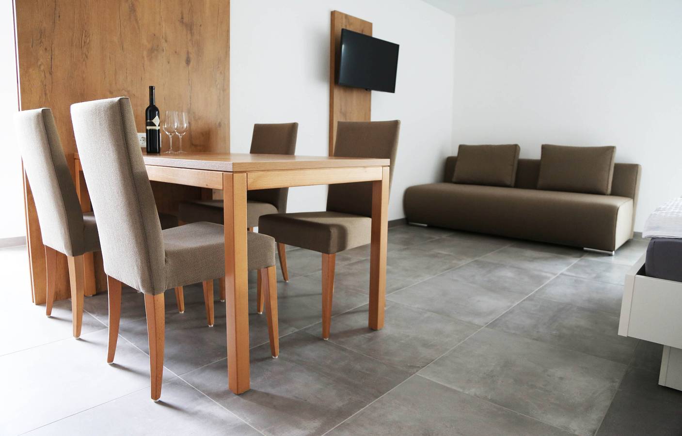 Ganze Wohnung, Ferienwohnung 'Nr 1' mit Bergblick, Gemeinschaftsterrasse und Wi-Fi in Vaihingen an der Enz, Kraichgau