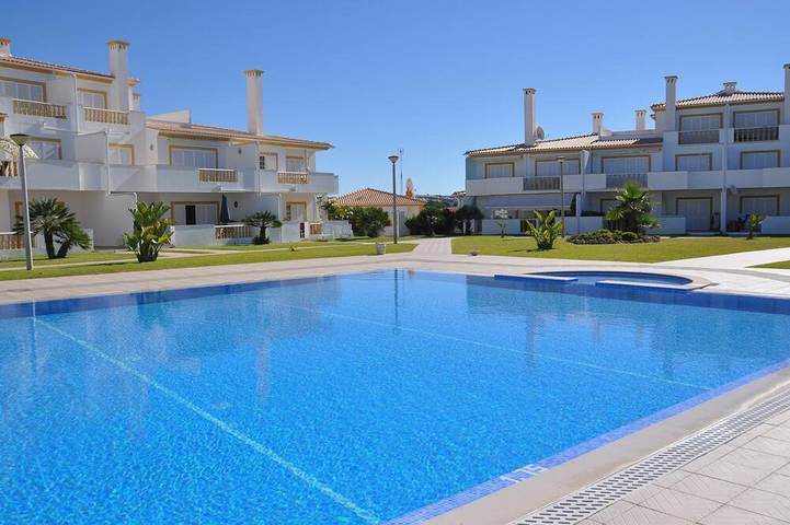 Appartement de vacances pour 6 personnes, avec jardin ainsi que terrasse et piscine