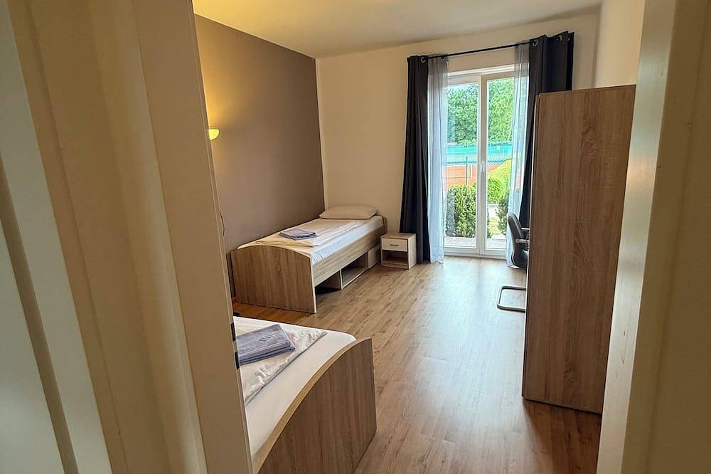 Ganze Wohnung, 3 Zimmer/Room in Oberschleißheim, Oberbayern