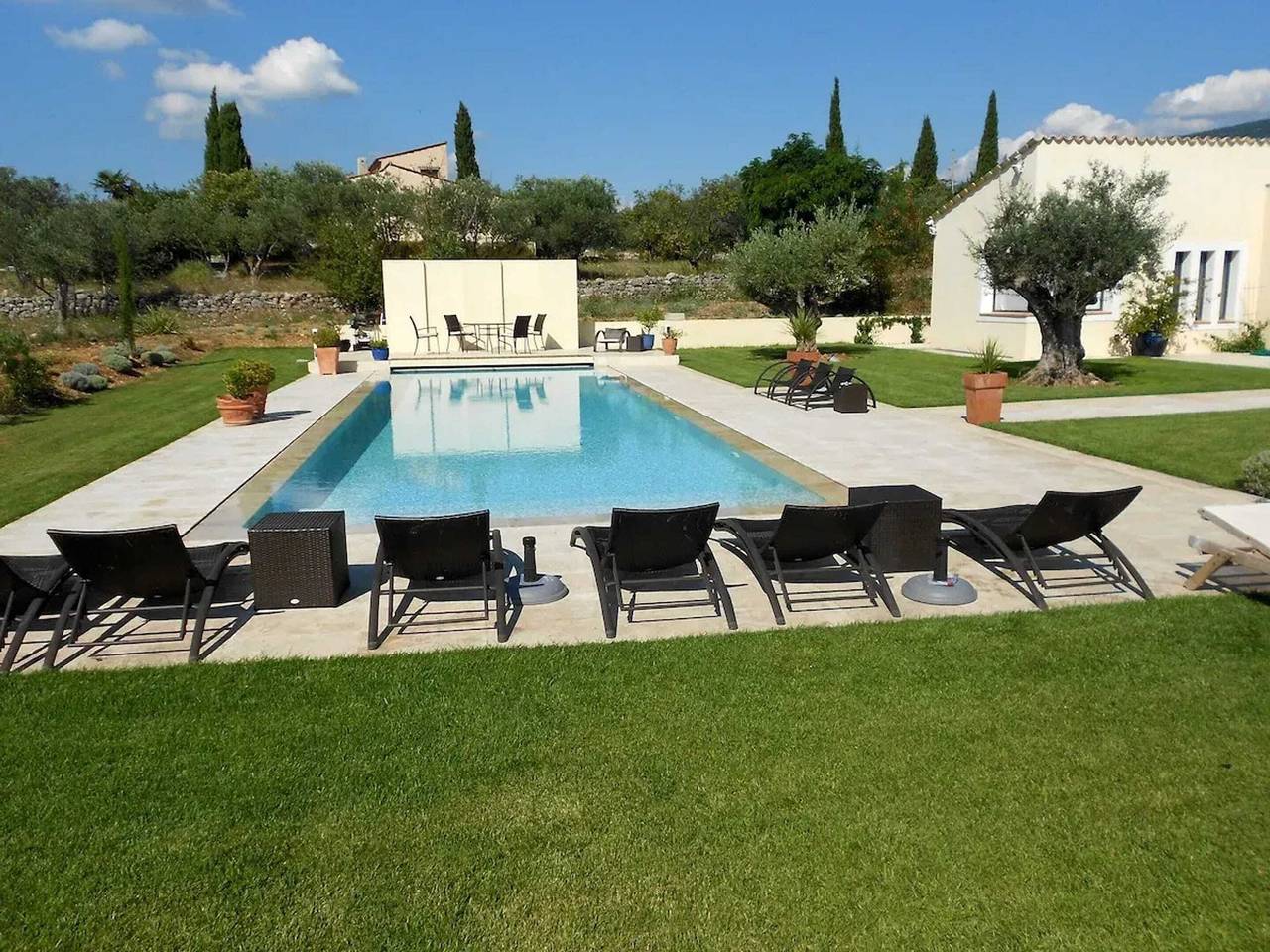 Appartement entier, Appartement charmant à Seillans avec piscine in Seillans, Région de Draguignan