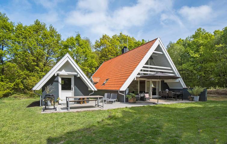Ferienhaus für 6 Personen, mit Terrasse und Garten sowie Ausblick in Båring Strand