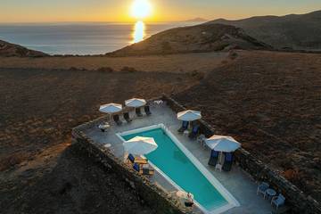 Location de vacances pour 6 personnes, avec jardin ainsi que balcon et piscine dans Folégandros