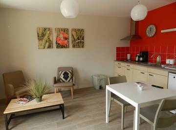 Gîte pour 2 personnes, avec jardin à Guéreins