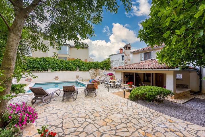Ferienhaus für 7 Personen, mit Garten und Pool - 1
