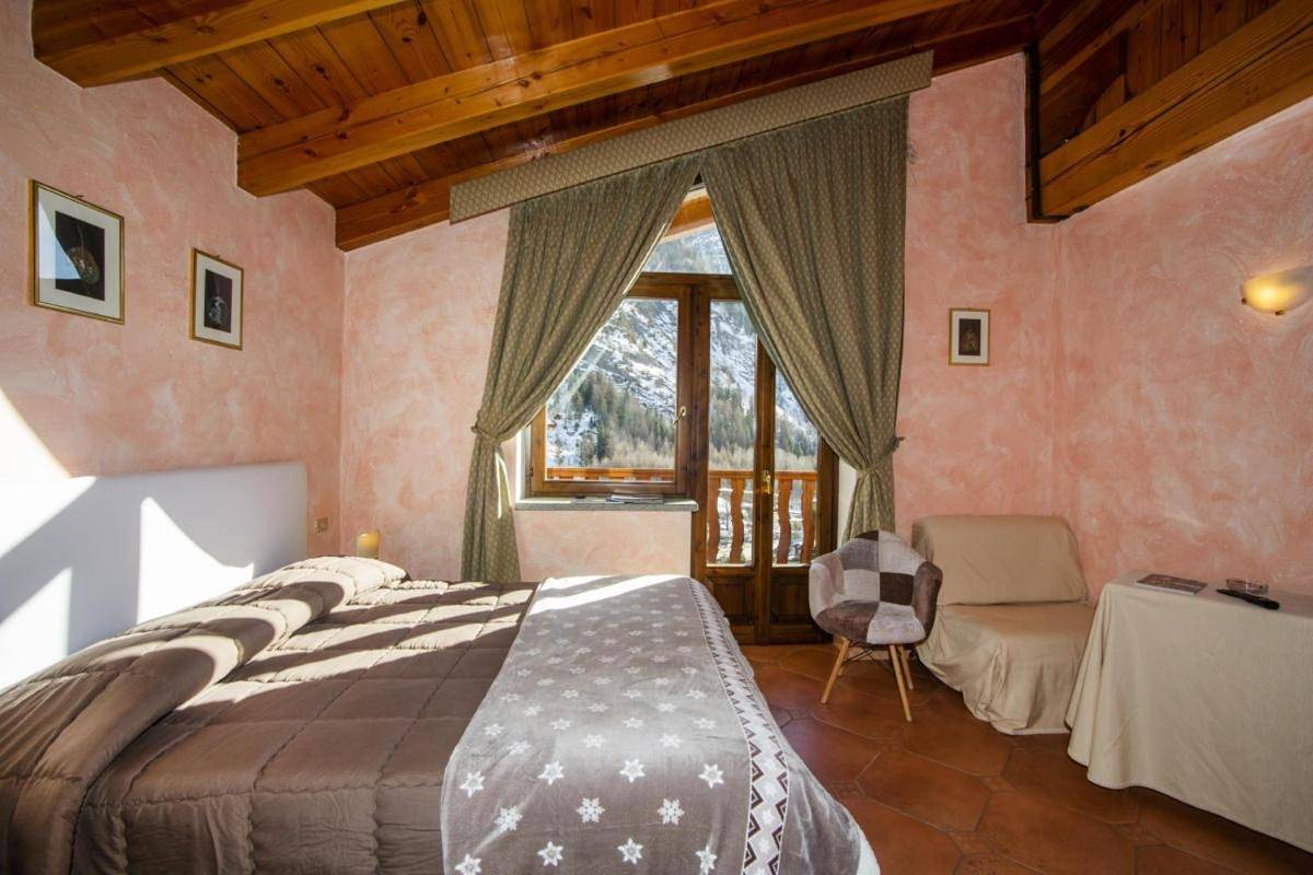 Hotel Chalet Joli in La Palud, Courmayeur