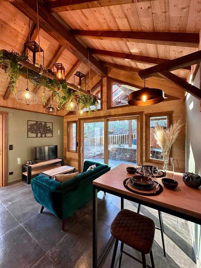 Chalet pour 2 personnes, avec terrasse ainsi que jacuzzi et jardin