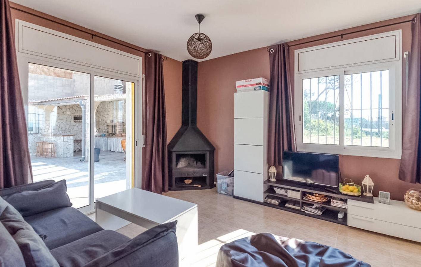 Apartamento con vistas a la montaña y piscina cerca de Lloret de Mar in Aiguaviva Parc, Vidreras