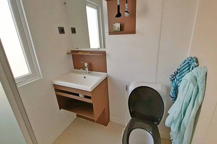 Zecamping 3* chiens acceptés mobil-home Tv clim 18m2 2 pers in Bauduen, Brignoles Region