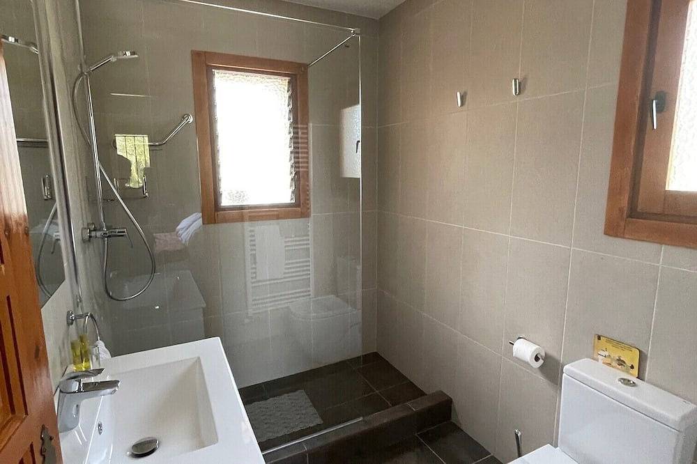 3 bed 2 bath family villa, close to beach, Smart Tv, Wifi and air con in Cabo de la Nao, Jávea