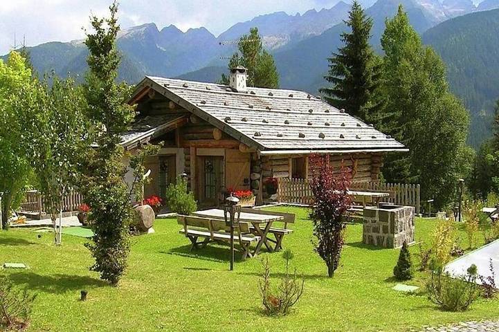 Ferienhaus für 12 Personen, mit Pool und Whirlpool sowie Garten und Sauna, mit Haustier in den Dolomiten