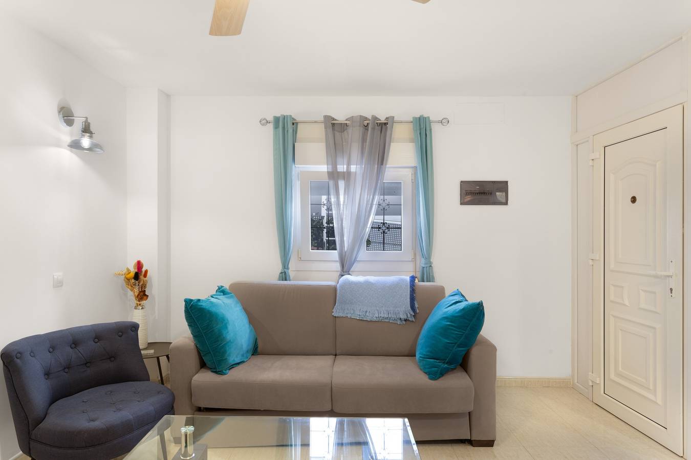 Apartamento entero, Vacaciones 'Casa Paula - 25' con vistas a la montaña, piscina compartida y Wi-Fi in Arinaga, Agüimes