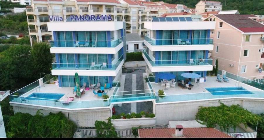 Ferienhaus für 12 Personen, mit Balkon/Terrasse und Pool