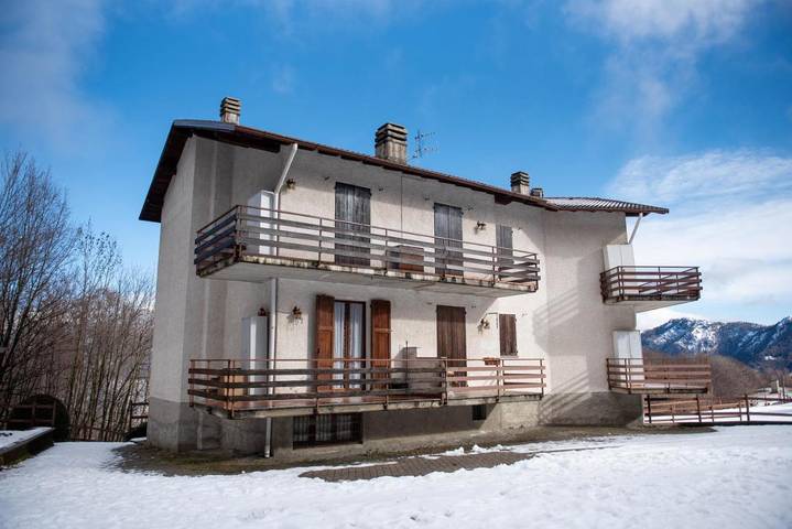 Gîte pour 4 personnes, avec jardin et balcon, animaux acceptés à Zogno