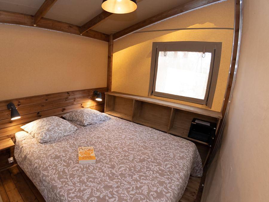 Camping Les Cyprès - Tent 5 personen - Tent 2ch. Giroflee (2023) 32 m² + Halfoverdekt terras 4/5 personen in Bretignolles-sur-Mer, Loiredal