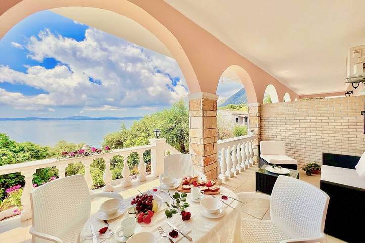 Holiday home for 5 people, with garden and balcony in Corfu