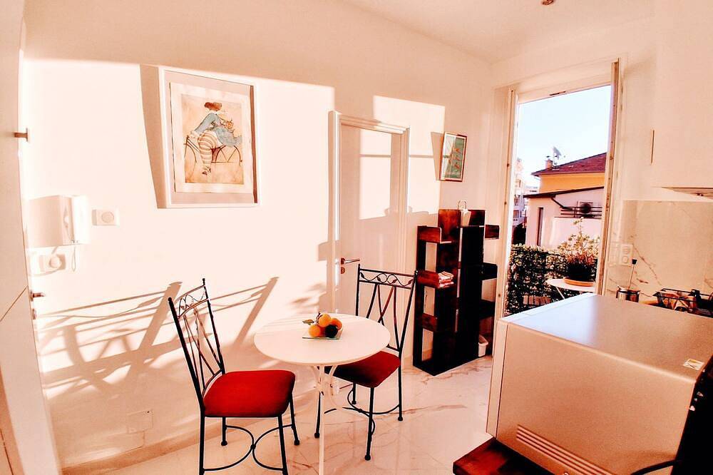 Ganze Wohnung, 5 mins walk to Monaco center 1 charming bedroom flat in Beausoleil in Beausoleil, Nizza und Umgebung