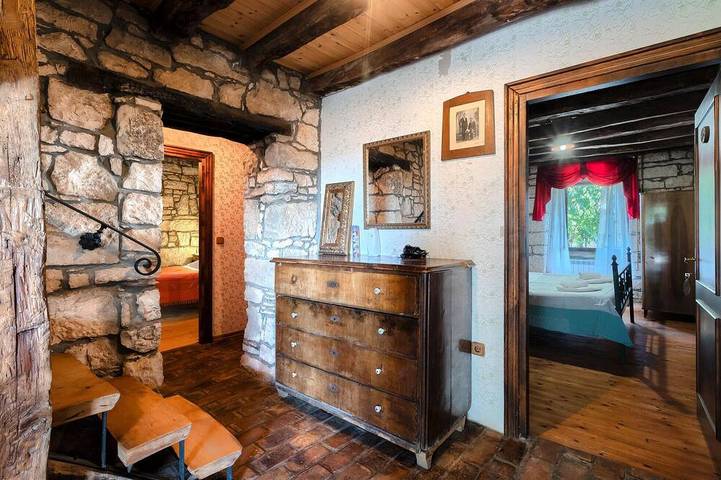 Location de vacances pour 19 personnes, animaux acceptés à Tinjan - 3