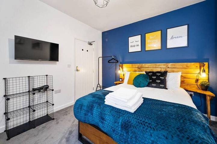 7 bed house| Sleeps 14 | Ensuite |Free Hs Wifi | Tvs in rooms | City Centre | Inspire Homes in Coventry, Région de Birmingham