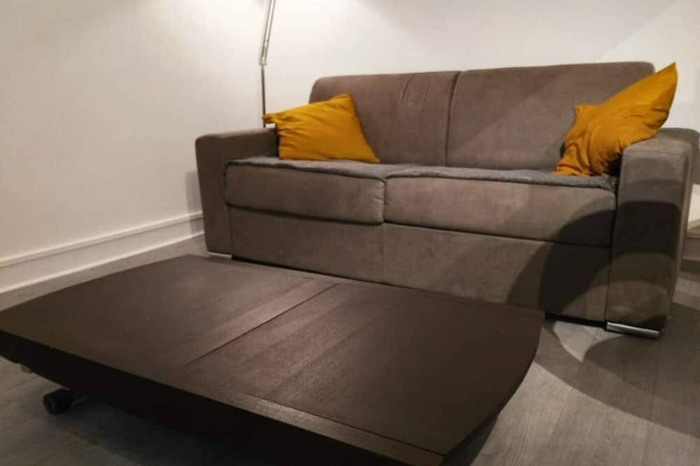 Entire apartment, Comfy Parisian studio! in Ivry-sur-Seine, Val-de-Marne