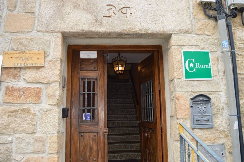 Casa Rural La Vid · Experiencias, chimenea y escapadas en grupo in Cadalso de los Vidrios, Provincia de Madrid