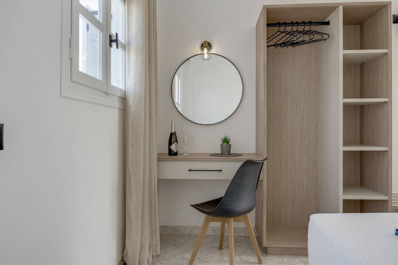 Studio-appartement 'St George Sea View Double Room-Privé Jacuzzi met zeezicht', foto 14