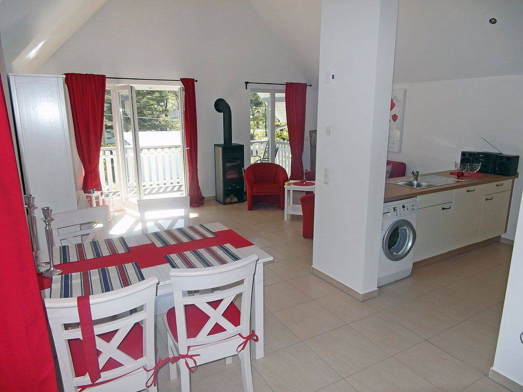 Entire apartment, Nur 500m zum Ostseesandstrand, Wlan und Waschmaschine mit überdachten Balkon in Hauptstrand Glowe, Glowe