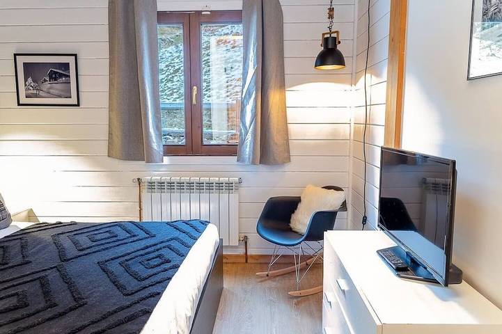 Ganze Wohnung, Riverfront Retreat by Grandvalira & Parking in Soldeu, Grandvalira