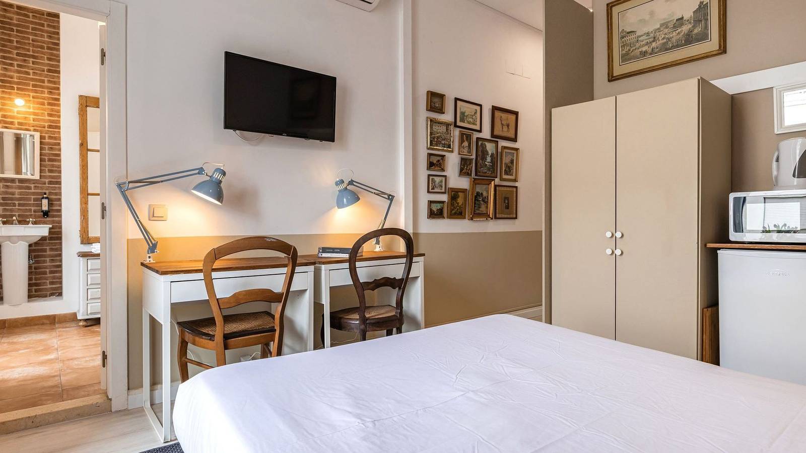 Entire apartment, Labor Alliance Residence - Room 8 by Lovelystay in Lisbon, Costa de Lisboa
