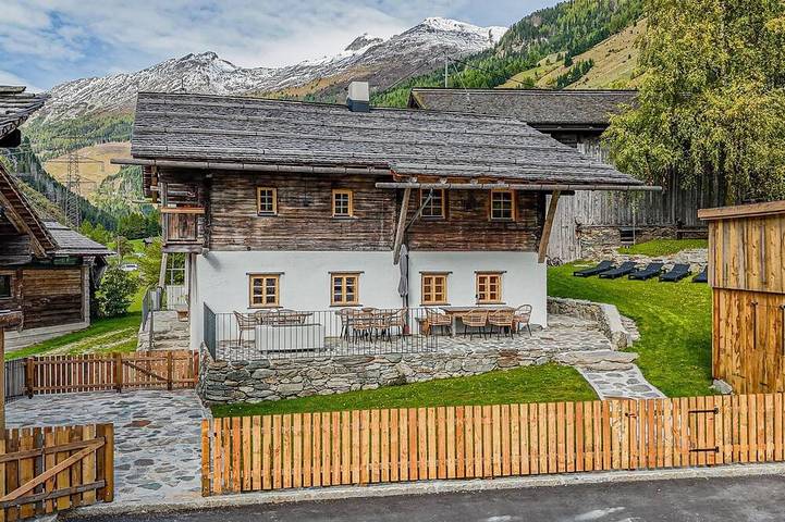 Chalet für 24 Personen, mit Sauna und Balkon sowie Garten, mit Haustier