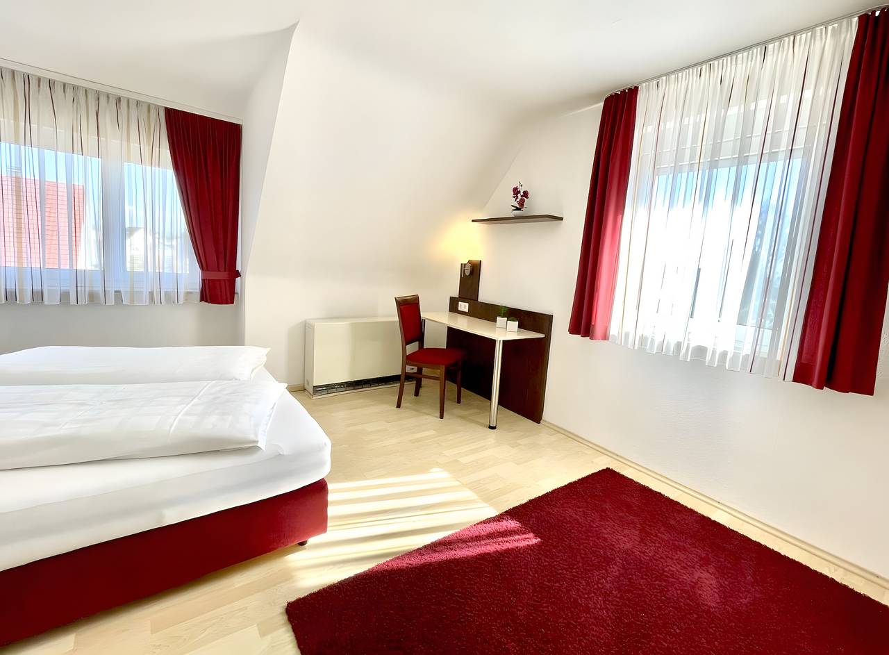 Ganze Wohnung, Ferienwohnung 'Friedrichshafen' mit Gemeinschaftsgarten, Balkon und Wi-Fi in Friedrichshafen, Region Bodensee-Oberschwaben