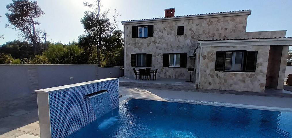 Villa pour 10 personnes, avec piscine et jardin dans Vir