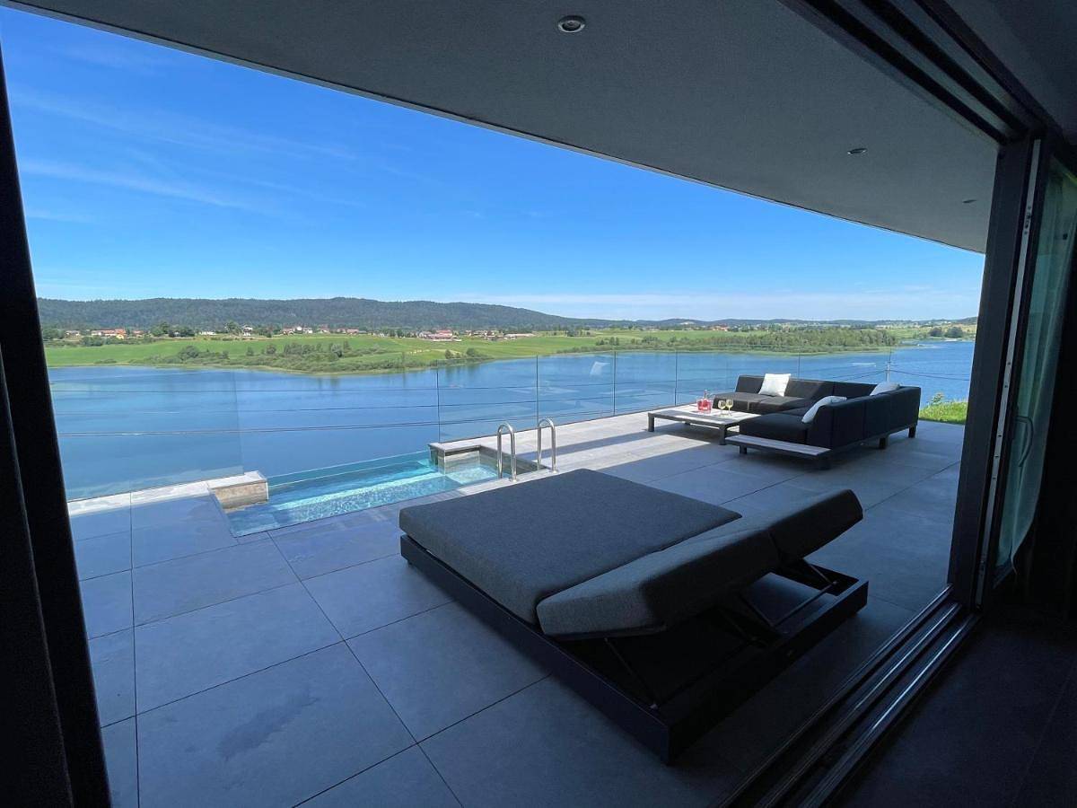 Appartement entier, Le Nordic 4 pers - vue imprenable sur un lac dans le Haut-Jura in Grande-Rivière, Parc naturel régional du Haut-Jura