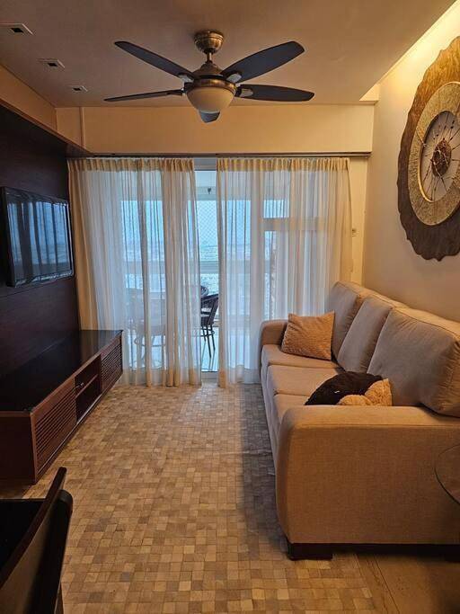 Casas e apartamentos de temporada para 2 pessoas, com sauna e jacuzzi e ainda balcão and piscina, adaptado a crianças em Guaratiba