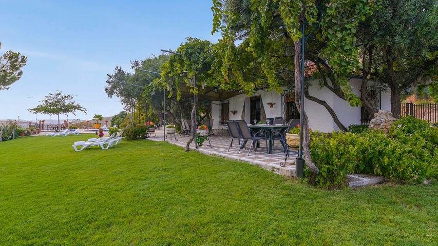 Location de vacances pour 14 personnes, avec balcon/terrasse et piscine à Loja - 4
