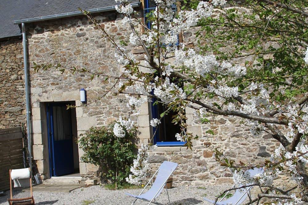 Gîte pour 8 personnes  Dans Une Maison Pleine de Charme , à 10mn de la mer in Corseul, Région de Dinan