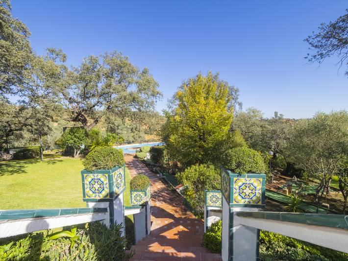 Cubo's Quinta de los Cisnes & minigolf included in Guillena, Sevilla Provinz
