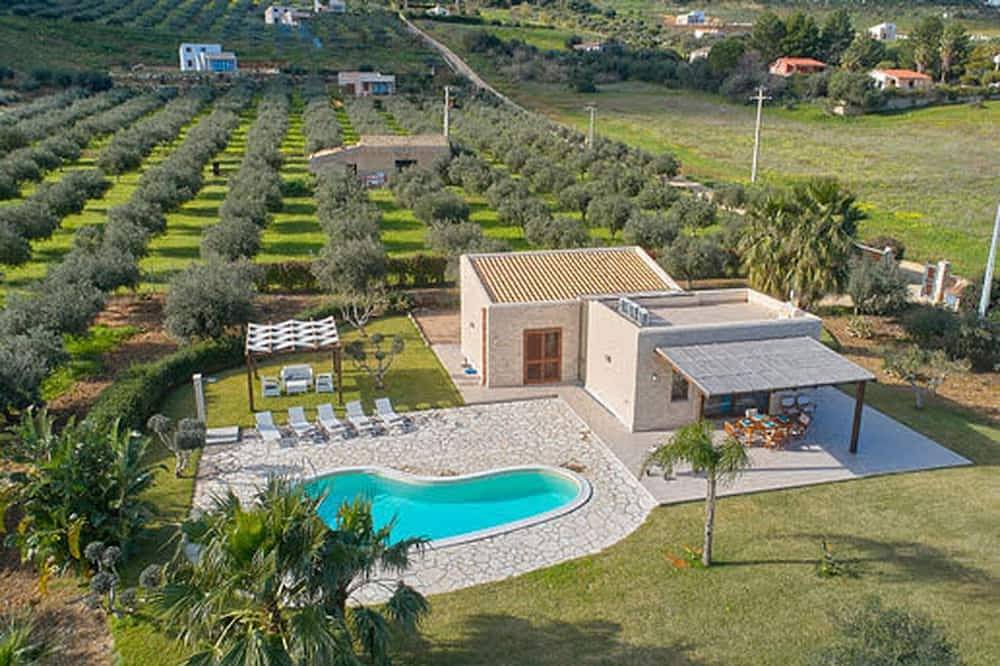 Casa Sirena di Scopello | Private Pool & Jacuzzi | Walk to Beaches and Village in Scopello, Castellammare del Golfo