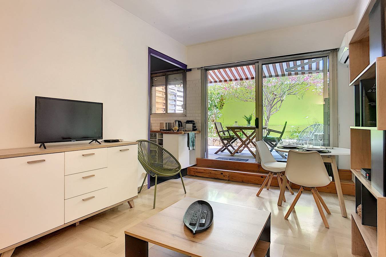 Monolocale intero, Monolocale per 2 persone con terrazza in Antibes, Cannes e dintorni