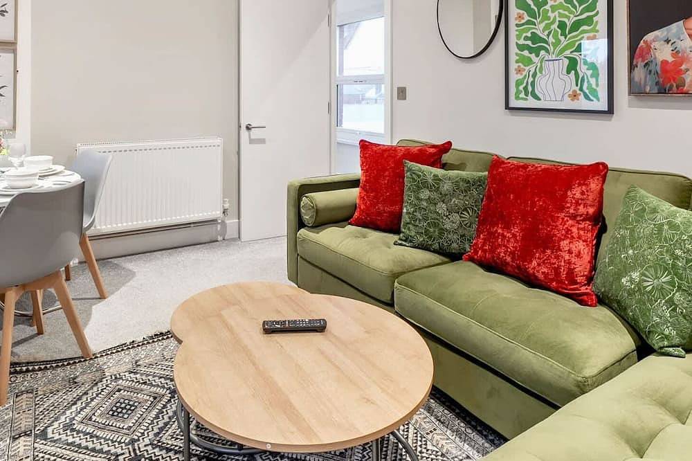 Groups/Contractors, Pet-friendly, Smart Tv, Wifi in Rushmoor, Hampshire