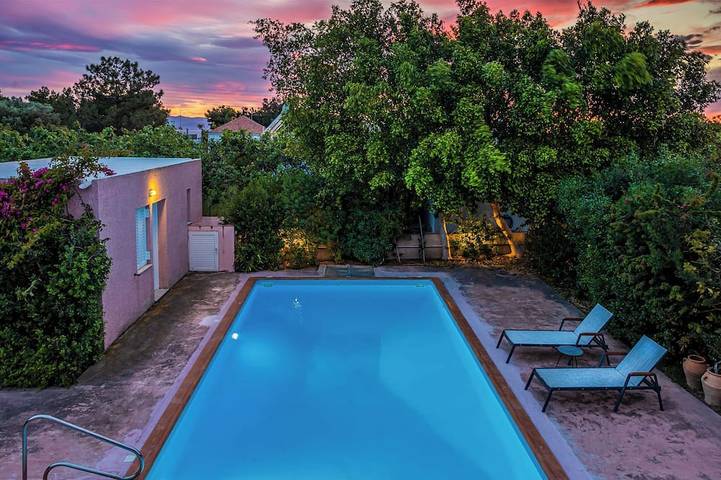Villa for 7 people, with balcony and garden in Aegina