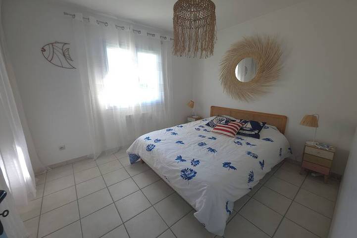 House with enclosed courtyard located 300m from the beach in the center of town. in Vendays-Montalivet, Parque natural regional del Médoc