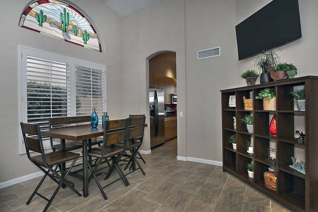 Lakefront Luxury Home mit einem Pontonboot, Pool, in der Nähe von Peoria Sports Complex in Glendale, Maricopa County