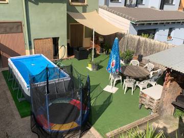 Location de vacances pour 11 personnes, avec jardin ainsi que piscine et vue à Arguedas