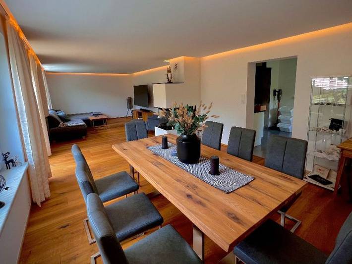 Ferienwohnung für 6 Personen, mit Balkon und Terrasse sowie Garten und Seeblick in Unterach am Attersee