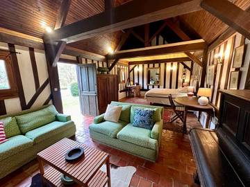 Gîte pour 2 personnes, avec piscine et vue ainsi que terrasse et jardin à Crouttes